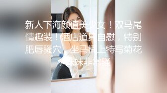 齐逼短裙大长腿美女为了体验刺激和男友开车到公路上玩车震